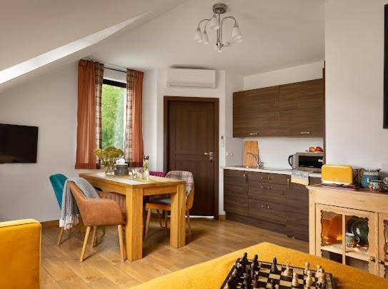 Apartamenty U Harrego I Przy Stawie Spa Z Klimatyzacja, Balia, Sauna, Ogrodem I Parkingiem Kudowa-Zdrój Buitenkant foto